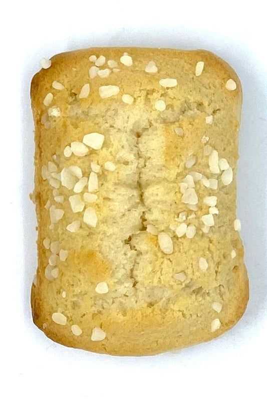 The perfect mini almond cake.