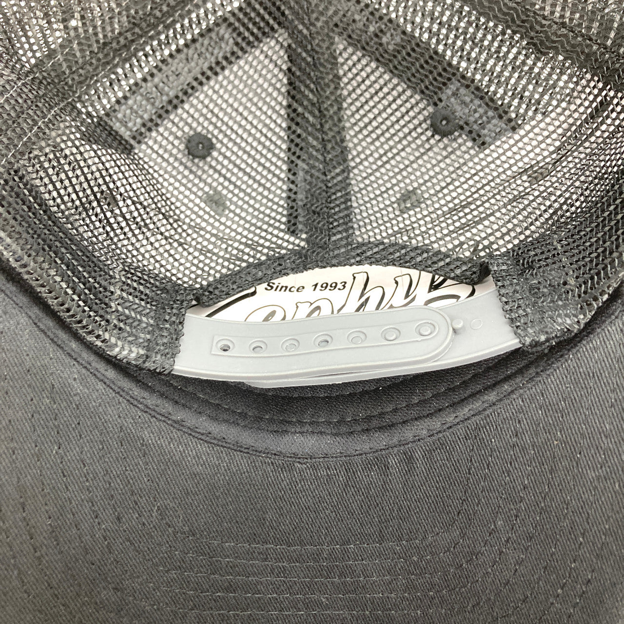 Classic snapback. Black/grey hat