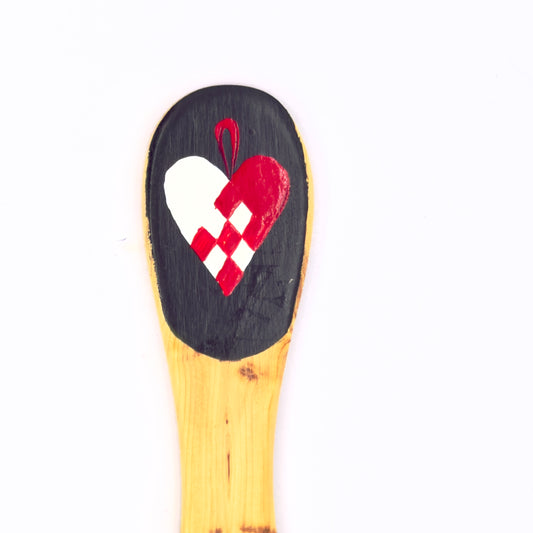 Woven Heart Wood Spreader