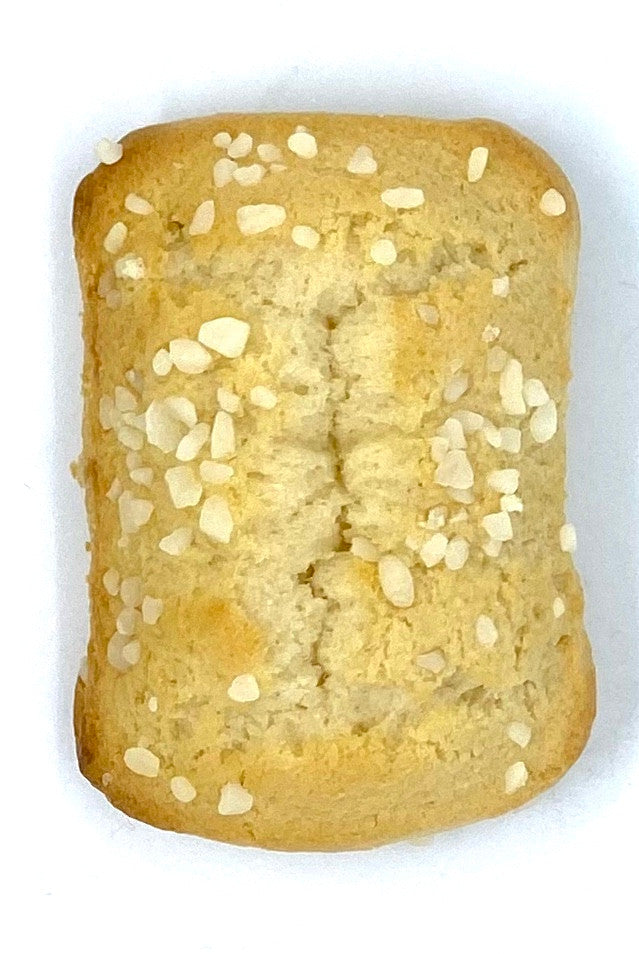 The perfect mini almond cake.