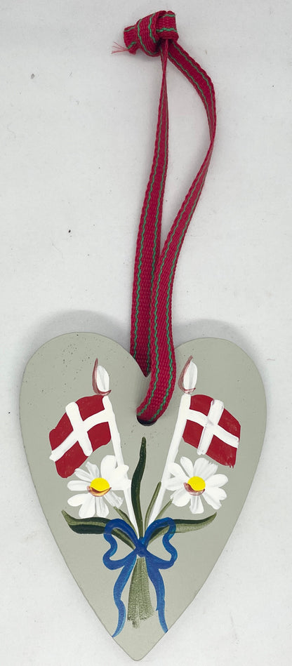 Hand painted in Sweden, with love and care. 